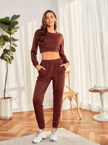 Conjunto de sudadera y joggers lisos para estar en casa