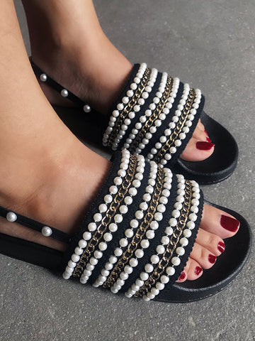 Sandalias planas con perlas