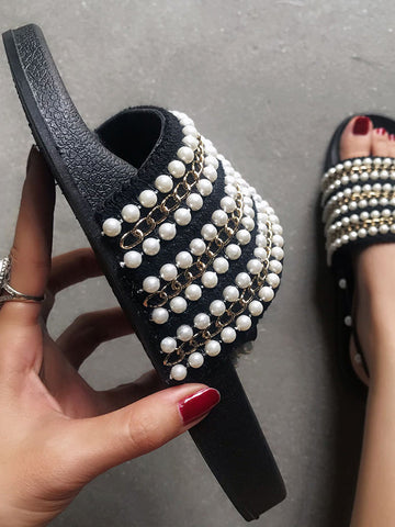 Sandalias planas con perlas