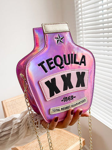 Bolso bandolera con forma de botella y letra