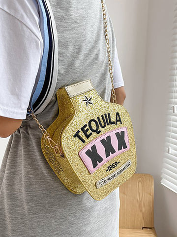 Bolso bandolera con forma de botella y letra