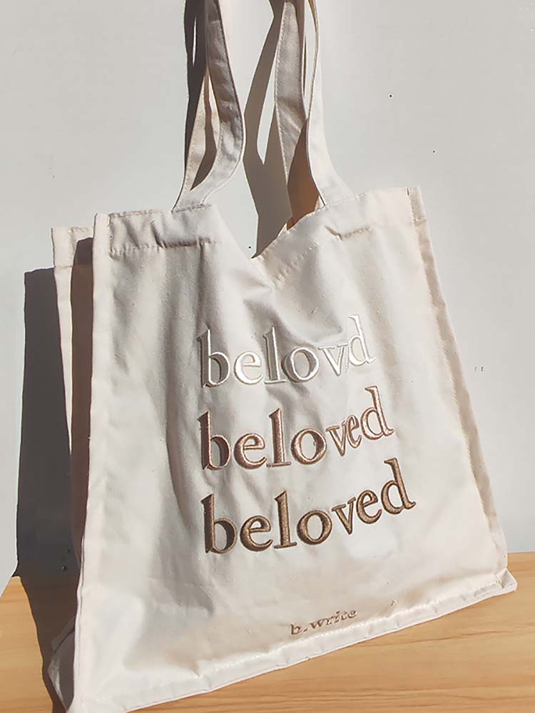 Bolsa de lona con letras bordadas