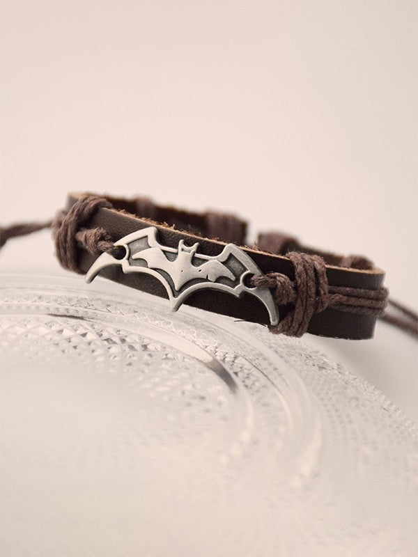 Pulsera ajustable de cuero sintético con estampado de murciélago