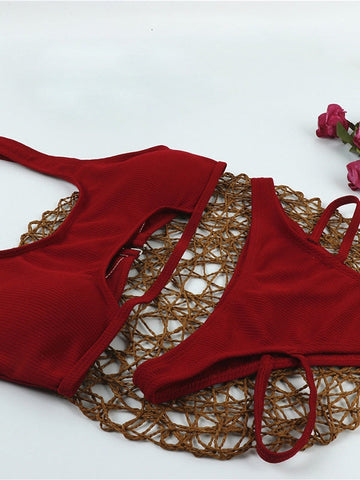 Einfarbiges, geripptes Bikini-Set mit Cut-outs