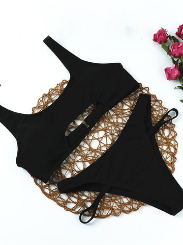 Einfarbiges, geripptes Bikini-Set mit Cut-outs