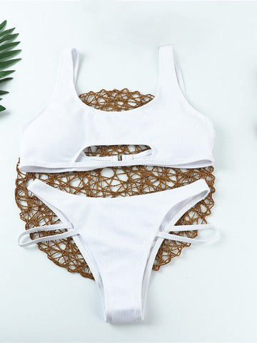 Einfarbiges, geripptes Bikini-Set mit Cut-outs