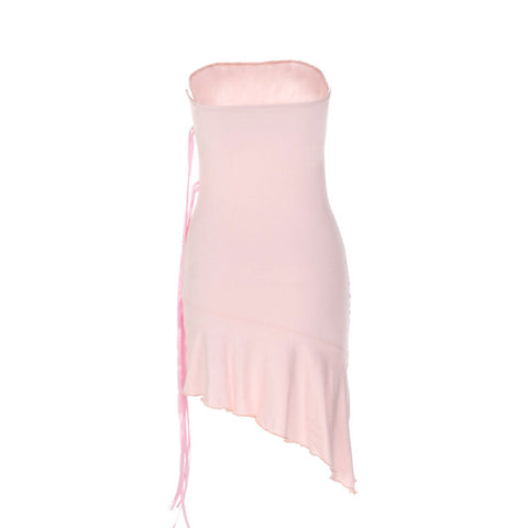 Bezauberndes, einfarbiges, trägerloses Minikleid mit Bandbesatz und Rüschensaum - Rosa