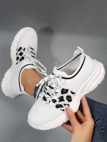 Sneakers mit Leopardenmuster und Patchwork