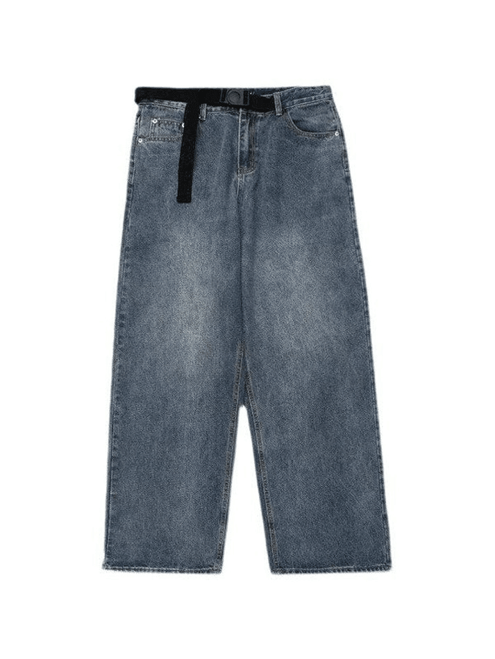 Boyfriendjeans in blauer Waschung mit Gürtel