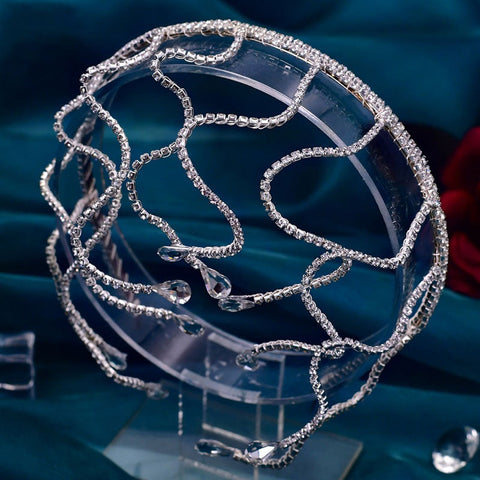 Diadema con brillantes detalles de ondas en forma de lágrima y diamantes de imitación - Plateada