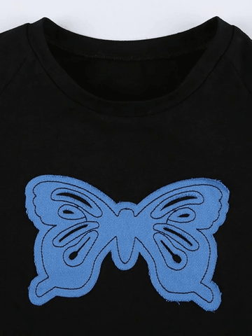 Top corto negro con parche de mariposa