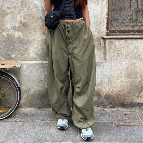 Lässige Baggy-Cargohose mit gerüschtem Saum und niedriger Taille - Grün