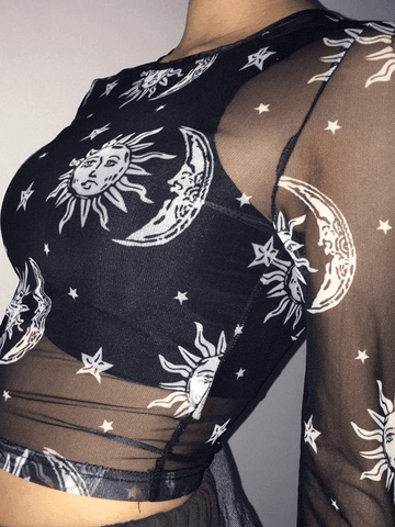 Top corto de malla transparente con estampado celestial