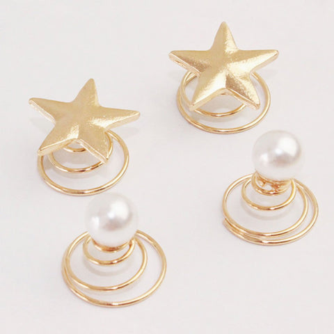 Pinza para el cabello con diseño icónico de estrella, con adorno de dije en tono dorado y tornillo giratorio