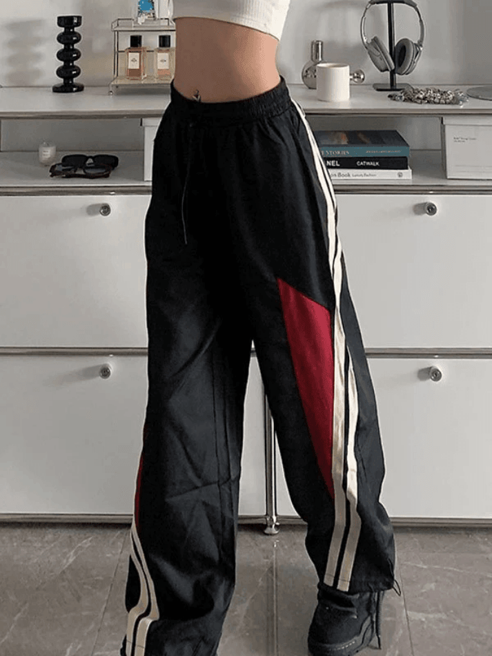 Pantalones deportivos holgados negros con paneles en contraste