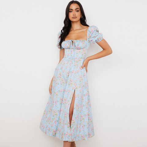 Maxi-Sommerkleid mit Gänseblümchen-Print, Puffärmeln und hohem Schlitz - Hellblau