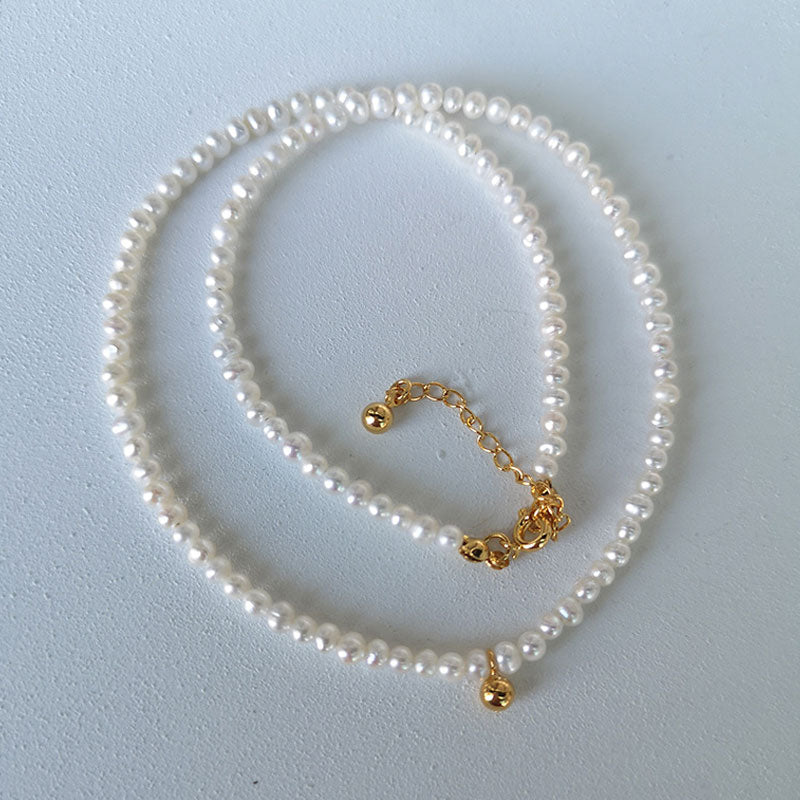 Gargantilla con colgante de cuentas adornadas con perlas - Blanco