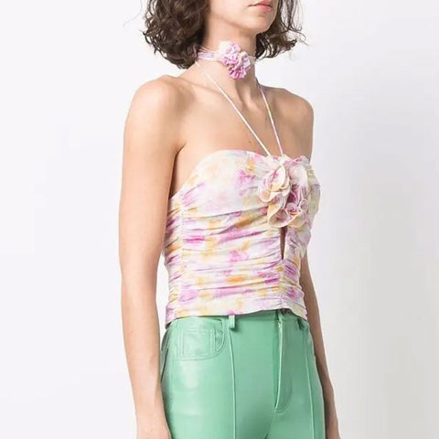 Top corto fruncido con cuello halter y detalle de gargantilla - Rosa