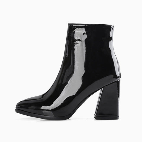 – Ankle Boots mit spitzer Zehenpartie und klobigem Absatz - Schwarz