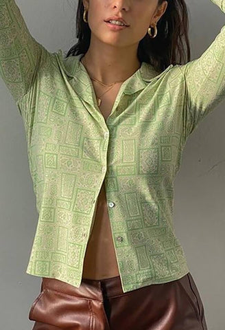 Blusa con botones y estampado de solapa verde