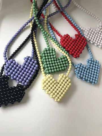 Bolso de mano con cuentas de corazón