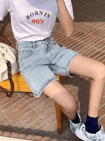 Jeansshorts mit geradem Bein und hoher Taille