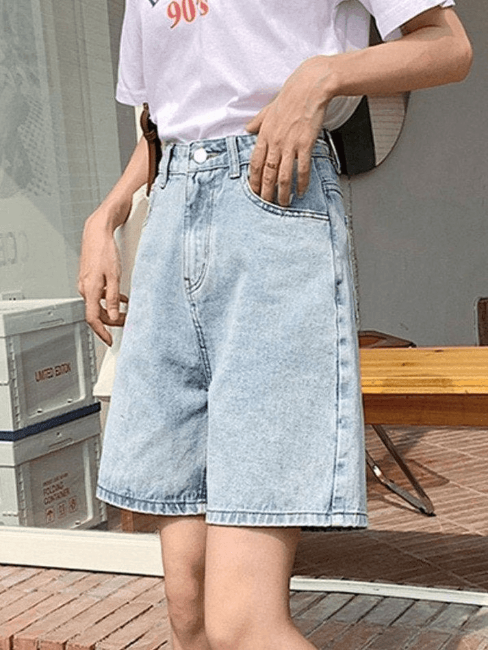 Jeansshorts mit geradem Bein und hoher Taille