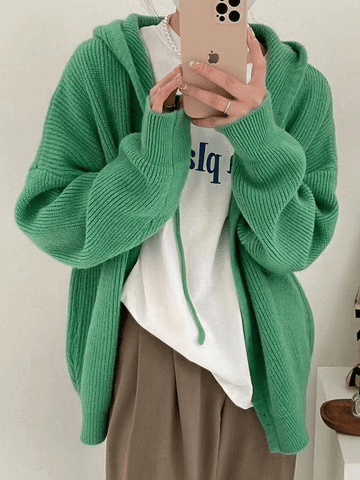 Strickjacke mit Kapuze und Knopfleiste vorne