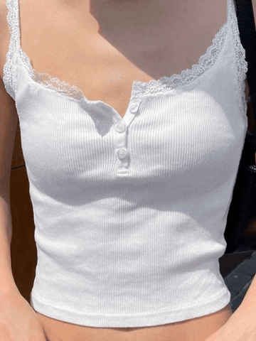 Geripptes, kurzes Camisole-Oberteil mit Spitzenbesatz und Knopfleiste