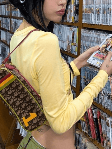 Crop-Top mit Buchstabengrafik und langen Ärmeln