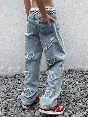 Lockere Jeans mit Herz-Patch in heller Waschung für Herren