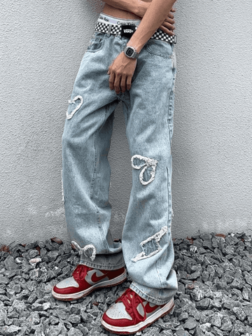 Lockere Jeans mit Herz-Patch in heller Waschung für Herren