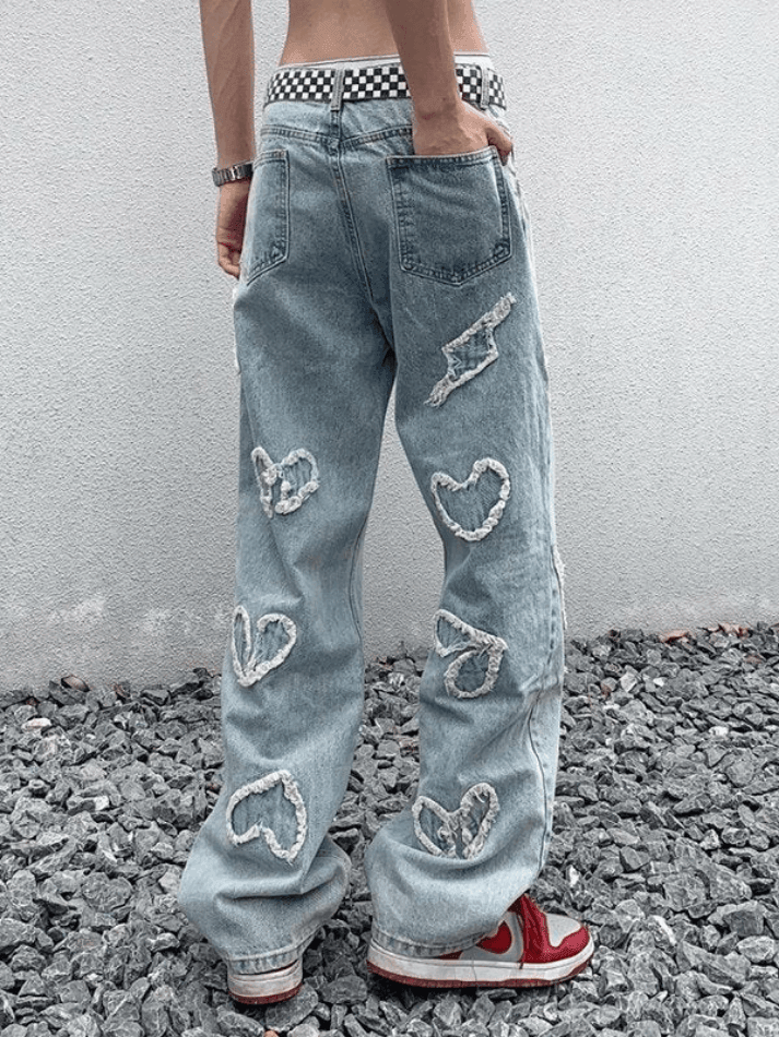 Lockere Jeans mit Herz-Patch in heller Waschung für Herren