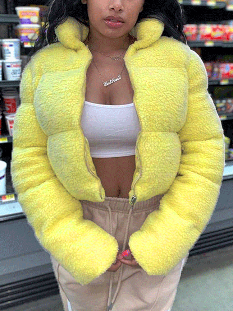 Abrigo de piel tipo burbuja con cuello alto