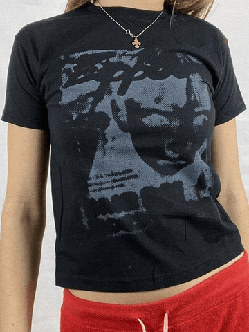 Camiseta de manga corta con estampado de cara de píxeles