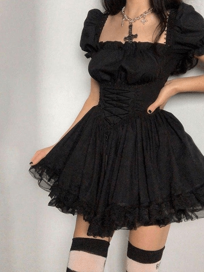 Minikleid mit Korsett und Puffärmeln