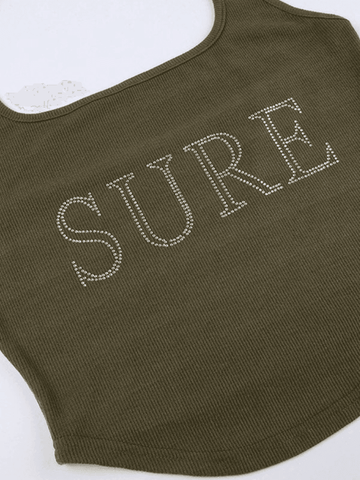 Geripptes kurzes Tanktop mit Strass-Buchstaben