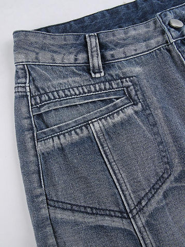 Cargo-Jeans mit Taschen und Nahtdetail