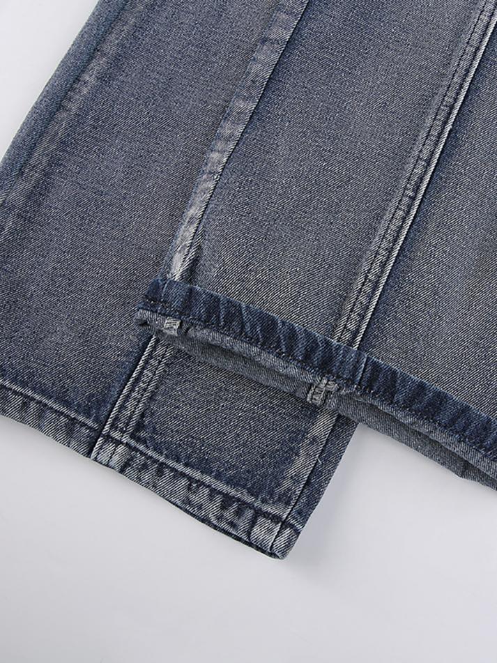 Cargo-Jeans mit Taschen und Nahtdetail