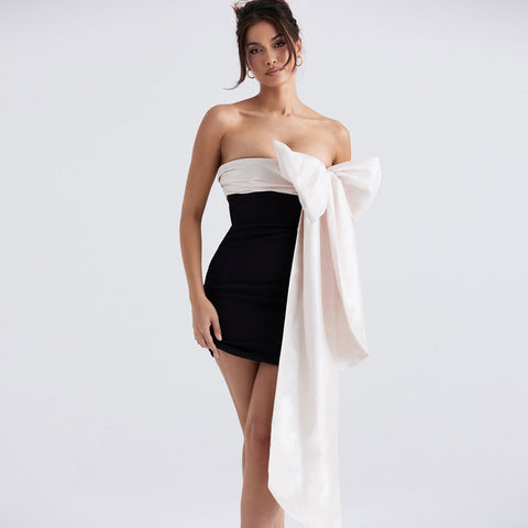 Vestido mini de fiesta ajustado sin tirantes con lazo en color contrastante - Negro