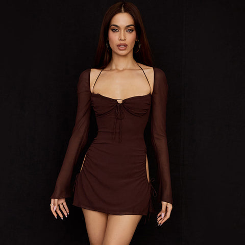 Vestido corto de fiesta con escote halter, fruncido y tirantes anudados - Chocolate