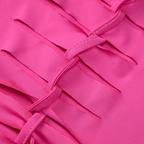 Vestido mini ajustado de manga larga con cuello redondo y aberturas en forma de escalera - Rosa intenso