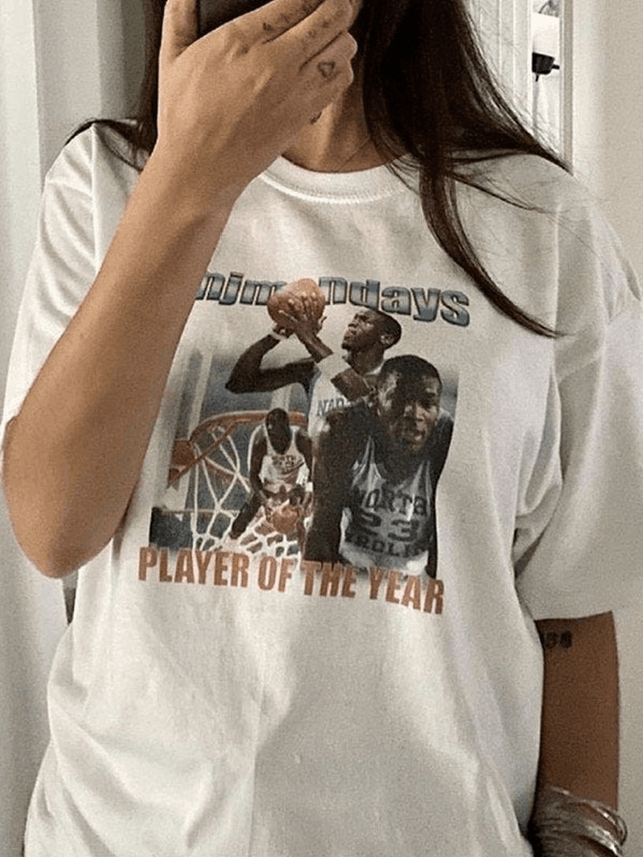 Camiseta gráfica de manga corta con los jugadores