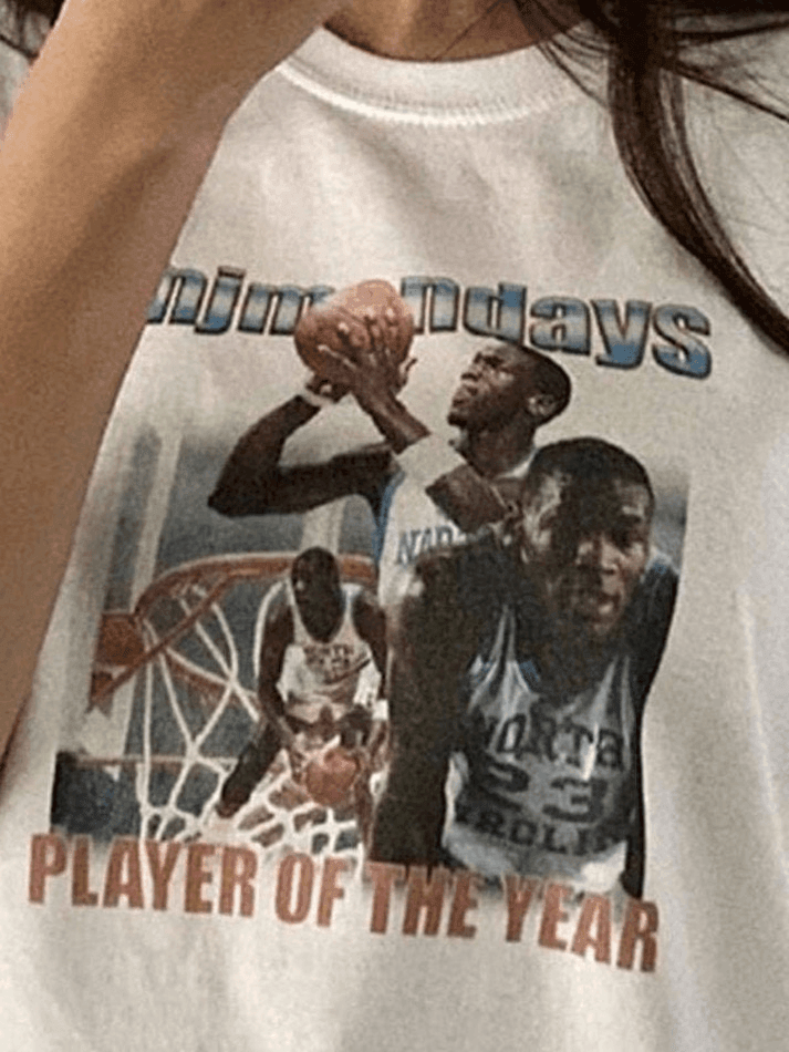 Camiseta gráfica de manga corta con los jugadores