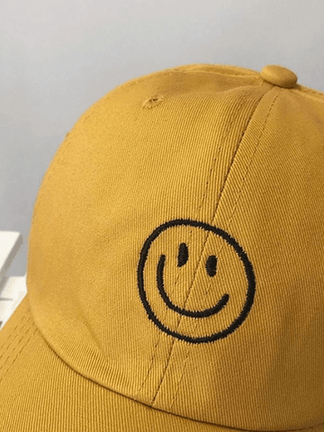 Gorra de béisbol bordada con sonrisa