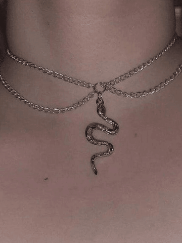 Collar de doble capa con colgante de serpiente