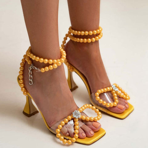 Sandalias de mariposa con tacón alto y tiras de perlas brillantes - Amarillo