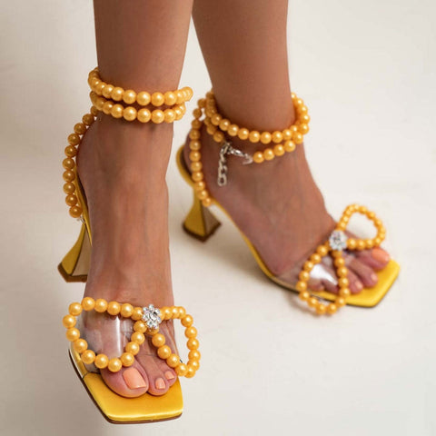 Sandalias de mariposa con tacón alto y tiras de perlas brillantes - Amarillo