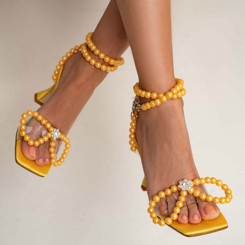 Sandalias de mariposa con tacón alto y tiras de perlas brillantes - Amarillo