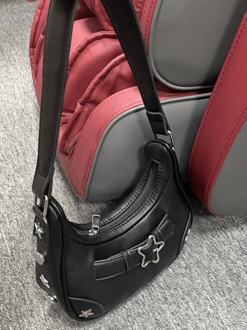 Schultertasche aus PU mit Sternverzierung